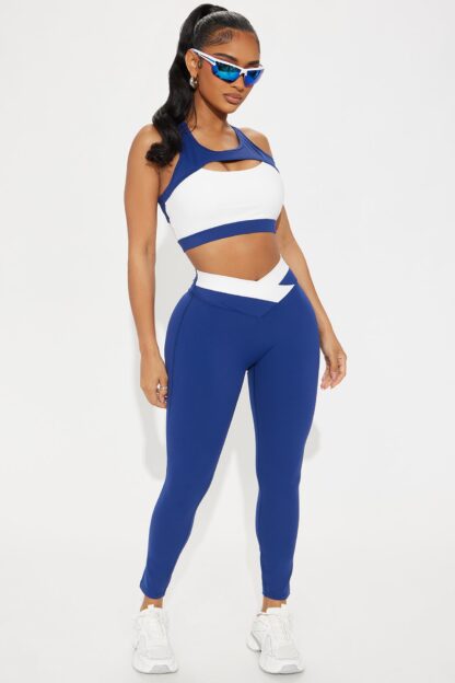 Set Activo Deportivo con Detalle de Corte y Cintura Alta