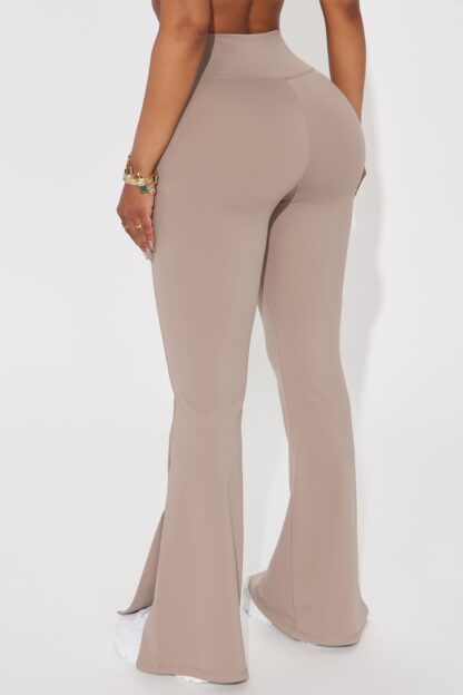 Pantalones de Yoga Activos con Cintura Alta y Detalles Fruncidos - Image 16