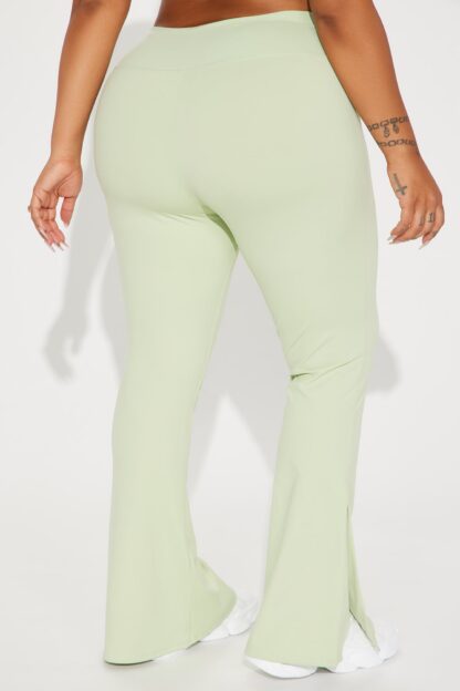 Pantalones de Yoga Activos con Cintura Alta y Detalles Fruncidos - Image 12