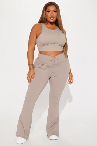 Pantalones de Yoga Activos con Cintura Alta y Detalles Fruncidos - Image 17