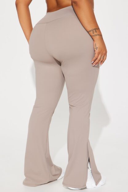 Pantalones de Yoga Activos con Cintura Alta y Detalles Fruncidos - Image 19
